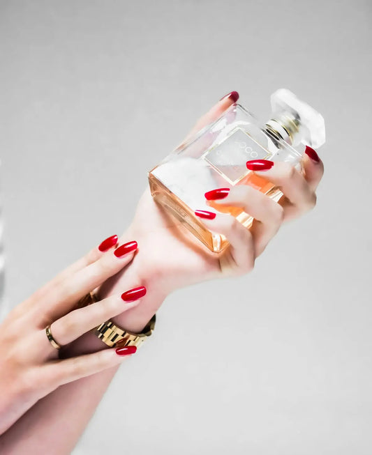 Les différences entre Eau de Parfum et Eau de Toilette dans le choix du sillage approprié. - Cpourtoi.Net